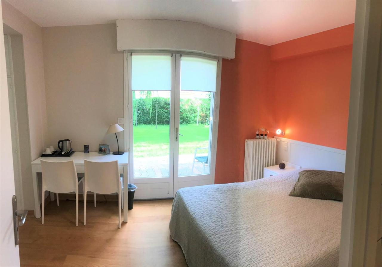 Le Clos Fleuri - Maison Vigier Maringues Exterior foto
