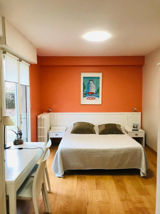 Le Clos Fleuri - Maison Vigier Maringues Exterior foto